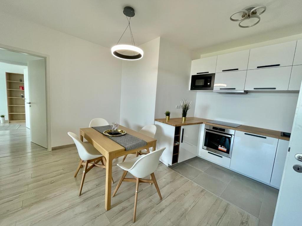 Penthouse Young #Freeparking Apartment Budapest Exterior photo